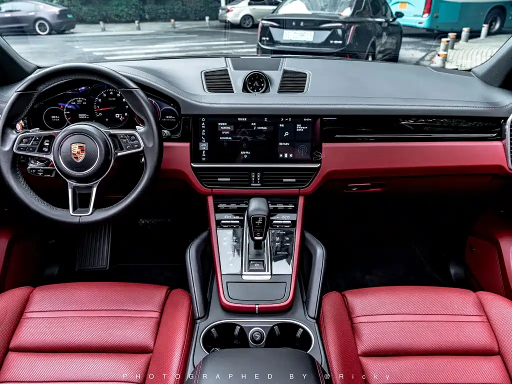 Porsche Cayenne — миниатюра 3