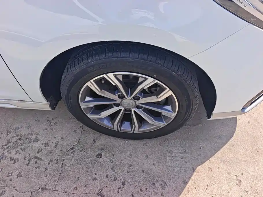 BYD MAX — миниатюра 6
