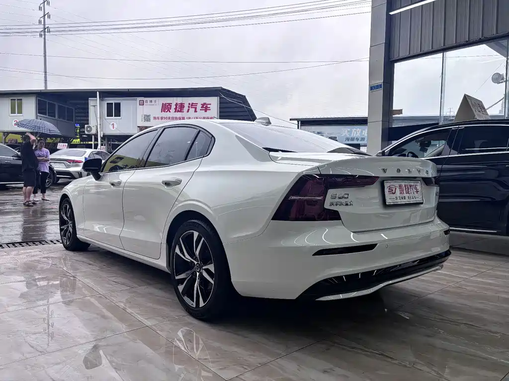 Volvo S60 2025 B5 Sport