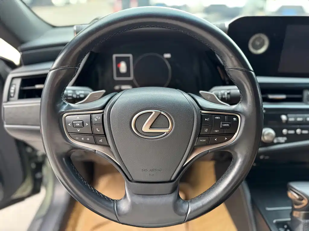Lexus ES — миниатюра 10