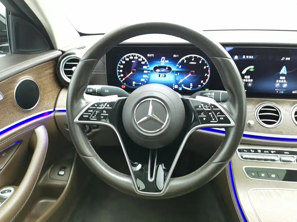 Mercedes-Benz E-Class — миниатюра 11