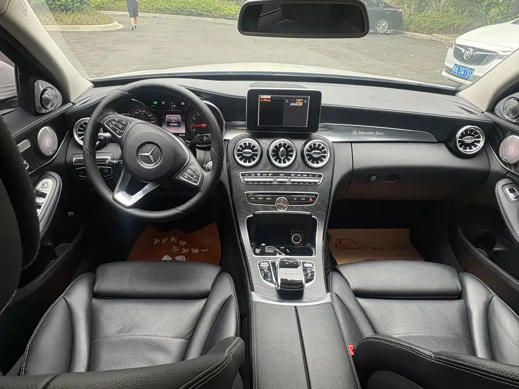 Mercedes-Benz C-Class — миниатюра 11