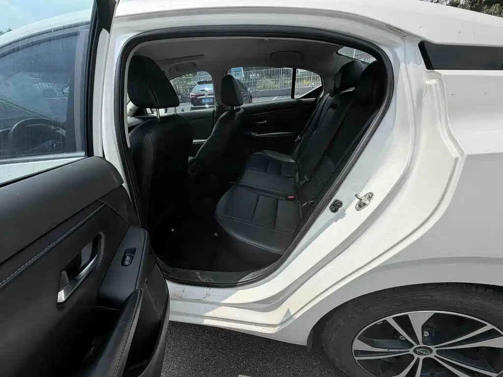 Nissan Sylphy — миниатюра 6