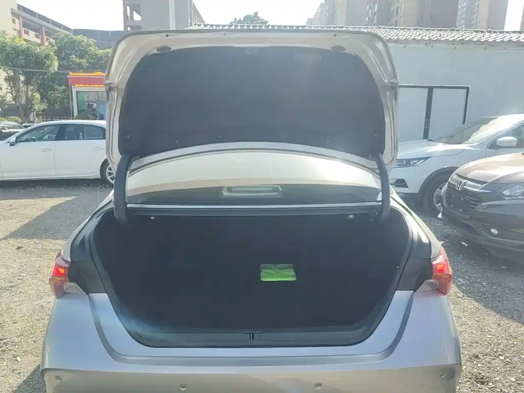 Toyota Avalon — миниатюра 19