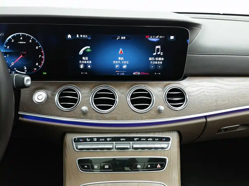 Mercedes-Benz E-Class — миниатюра 12