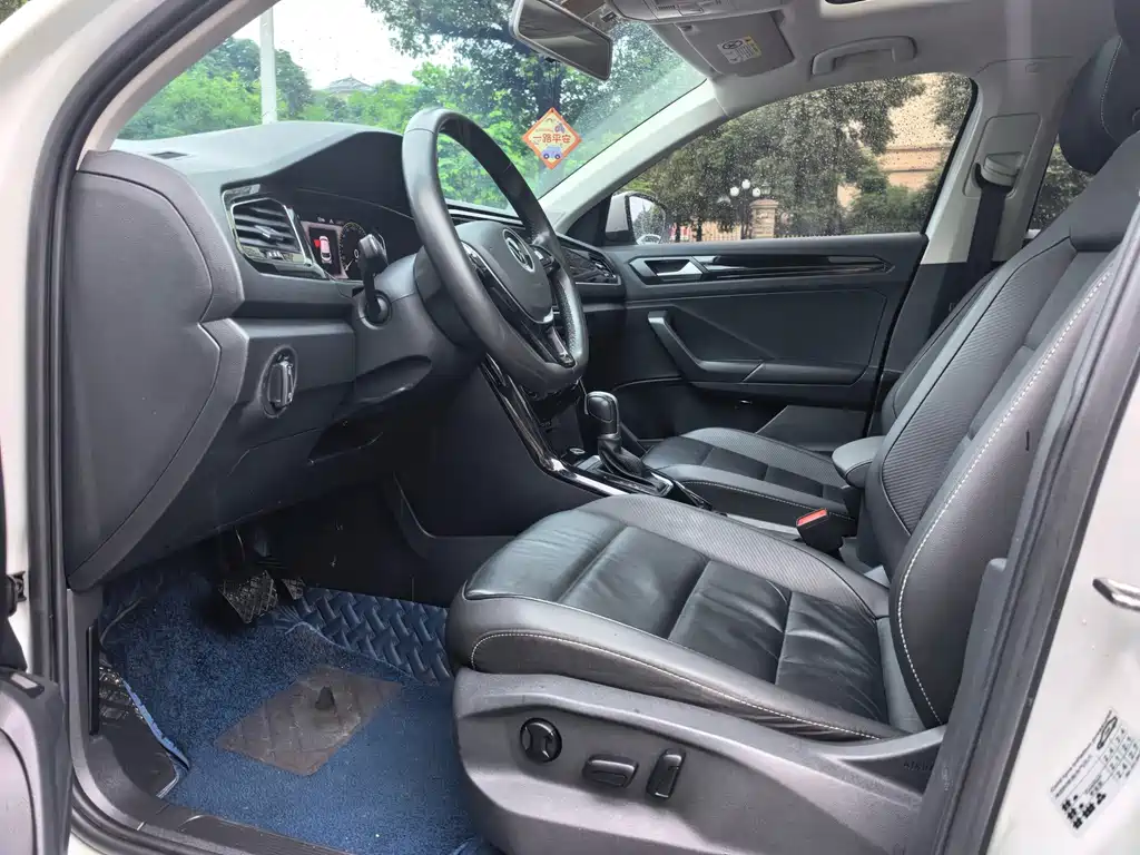 Volkswagen T-Roc 2022 280TSI DSG PLUS