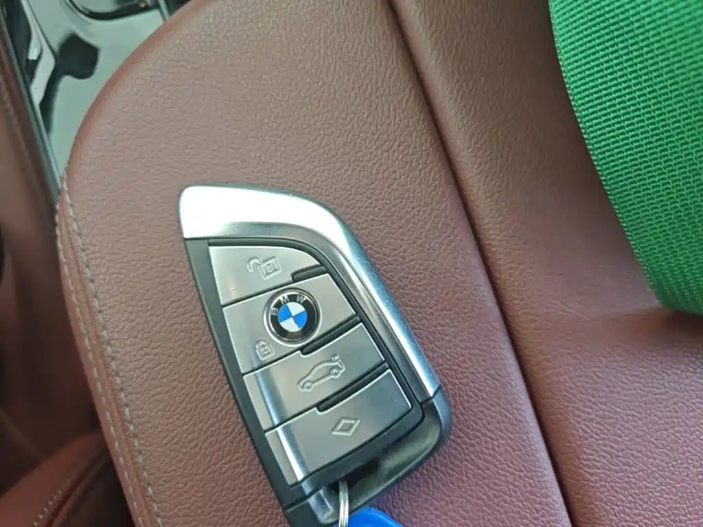 BMW 5 Series — миниатюра 9