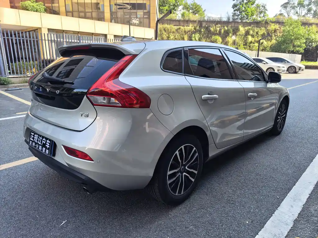 Volvo V40 — миниатюра 26