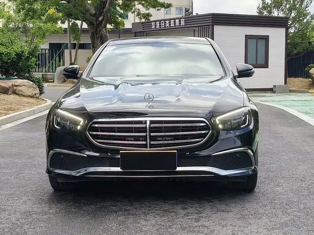 Mercedes-Benz E-Class — миниатюра 2