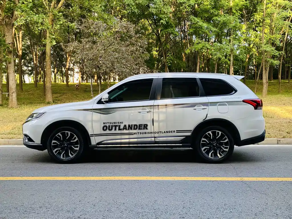Mitsubishi Outlander — миниатюра 2