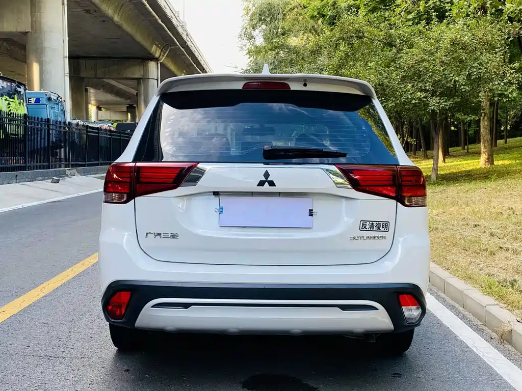 Mitsubishi Outlander — миниатюра 15