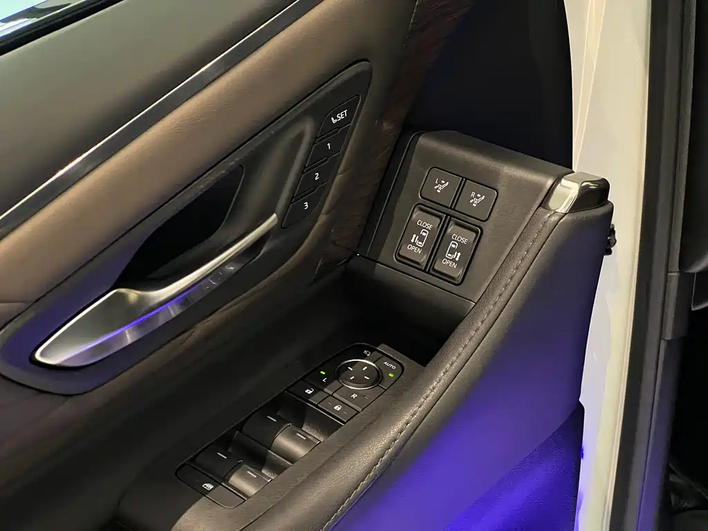 Toyota Vellfire — миниатюра 16