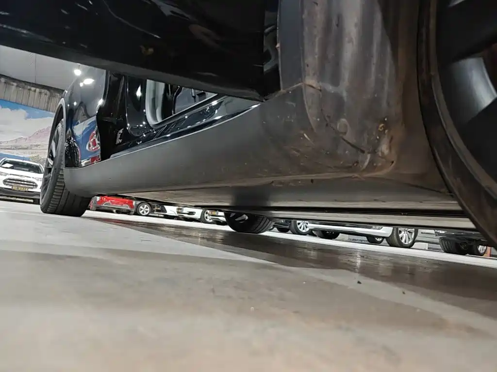Tesla Model Y — миниатюра 21
