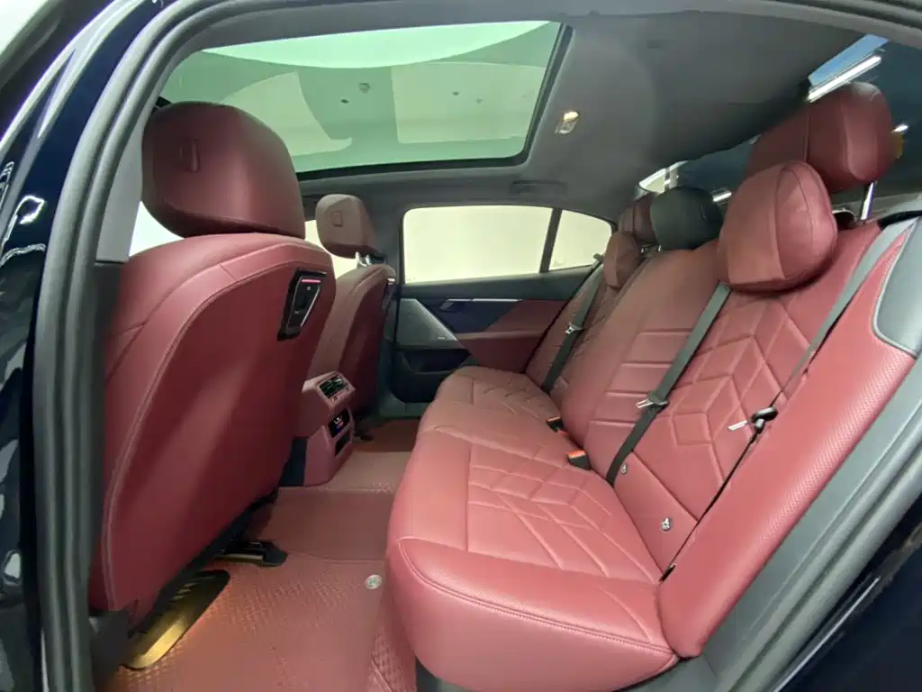 BMW 5 Series — миниатюра 24