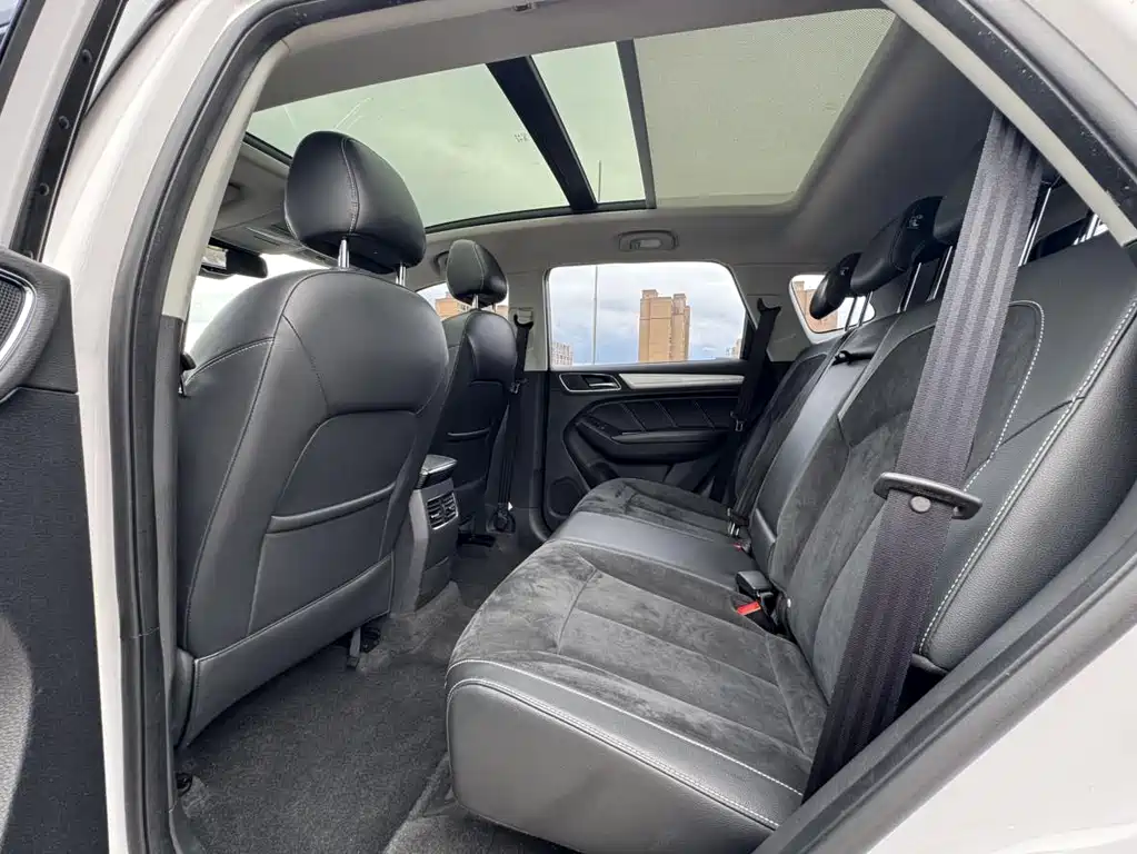 ROEWE RX5 NEW ENERGY