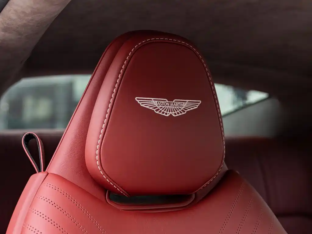 Aston Martin DB11 — миниатюра 9