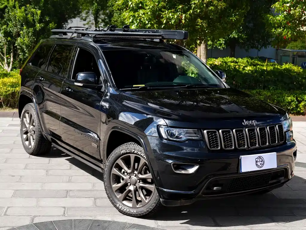 Jeep Grand Cherokee (Import) — миниатюра 3