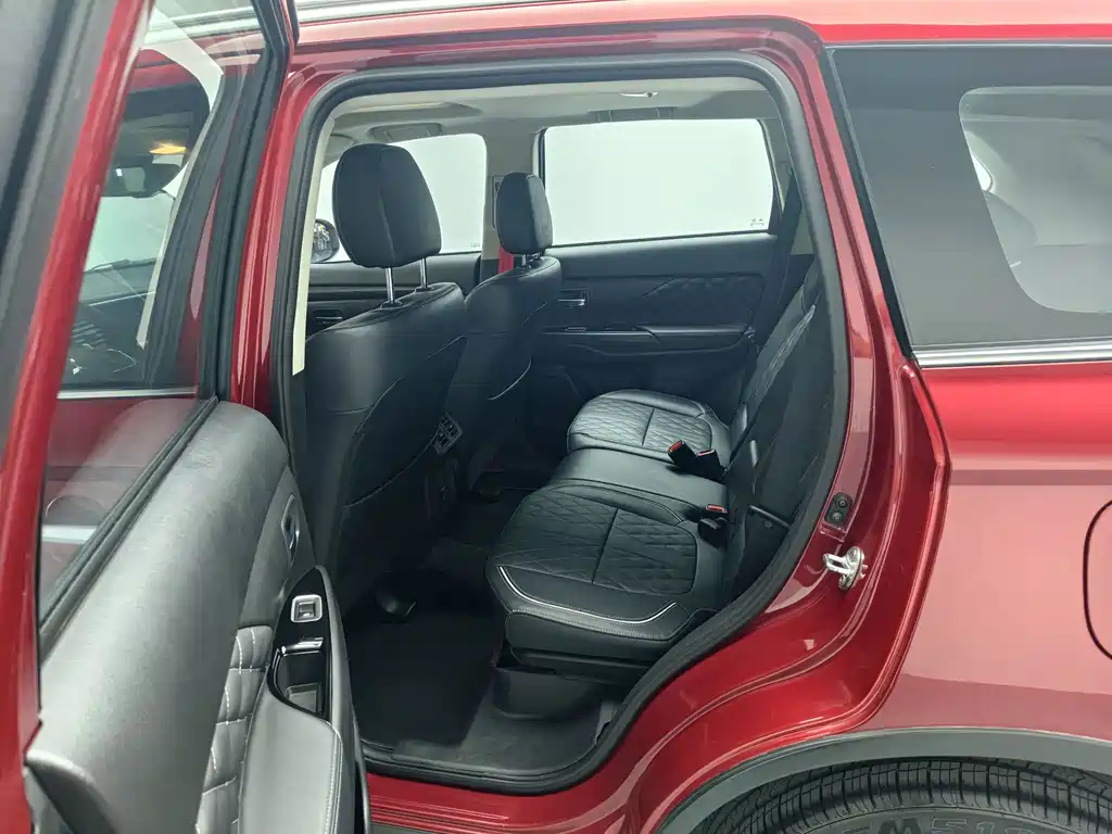 Mitsubishi Outlander — миниатюра 17