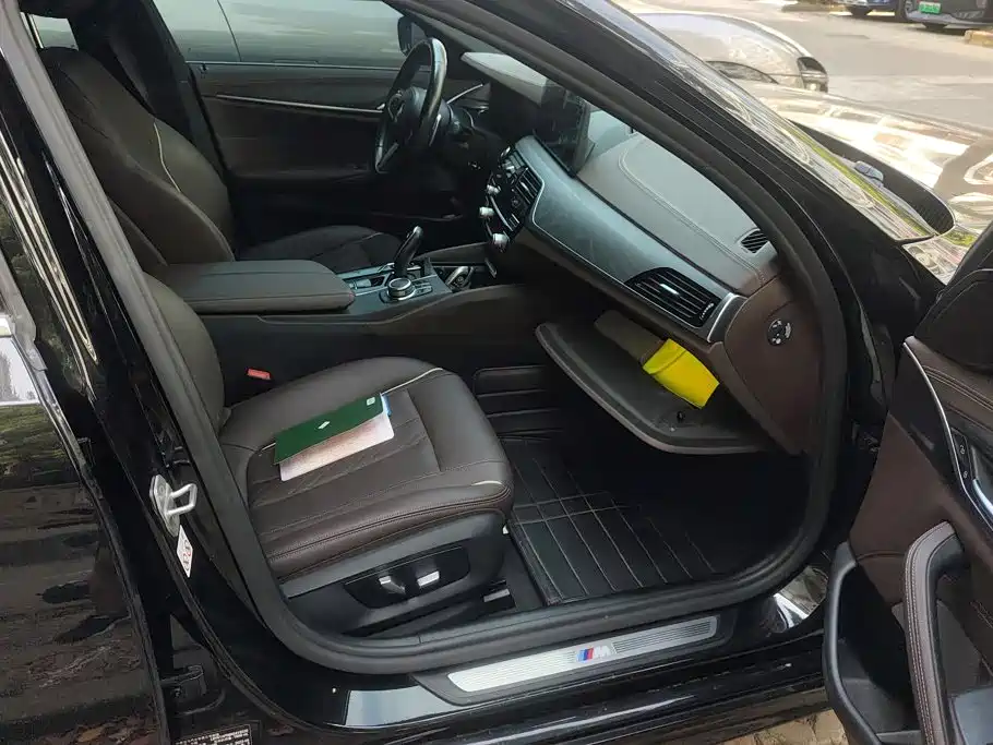BMW 5 Series — миниатюра 8