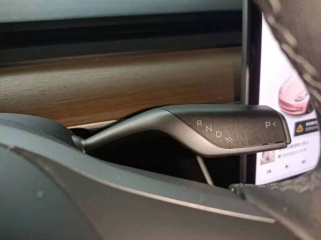Tesla Model 3 — миниатюра 14
