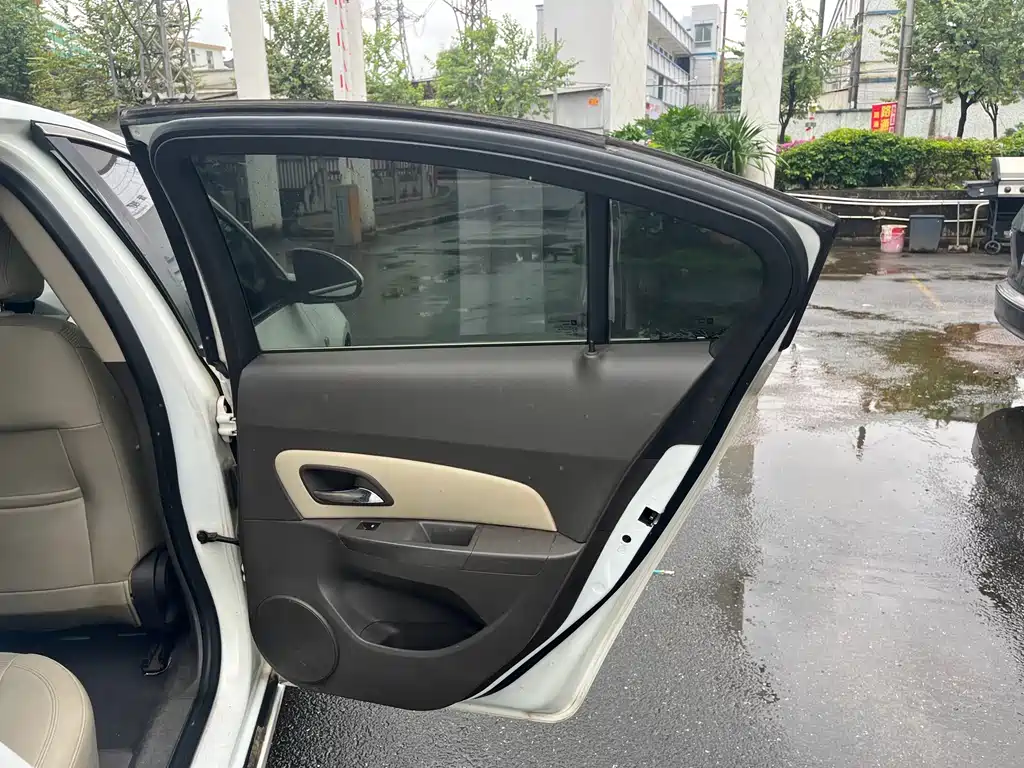 Chevrolet Cruze — миниатюра 15