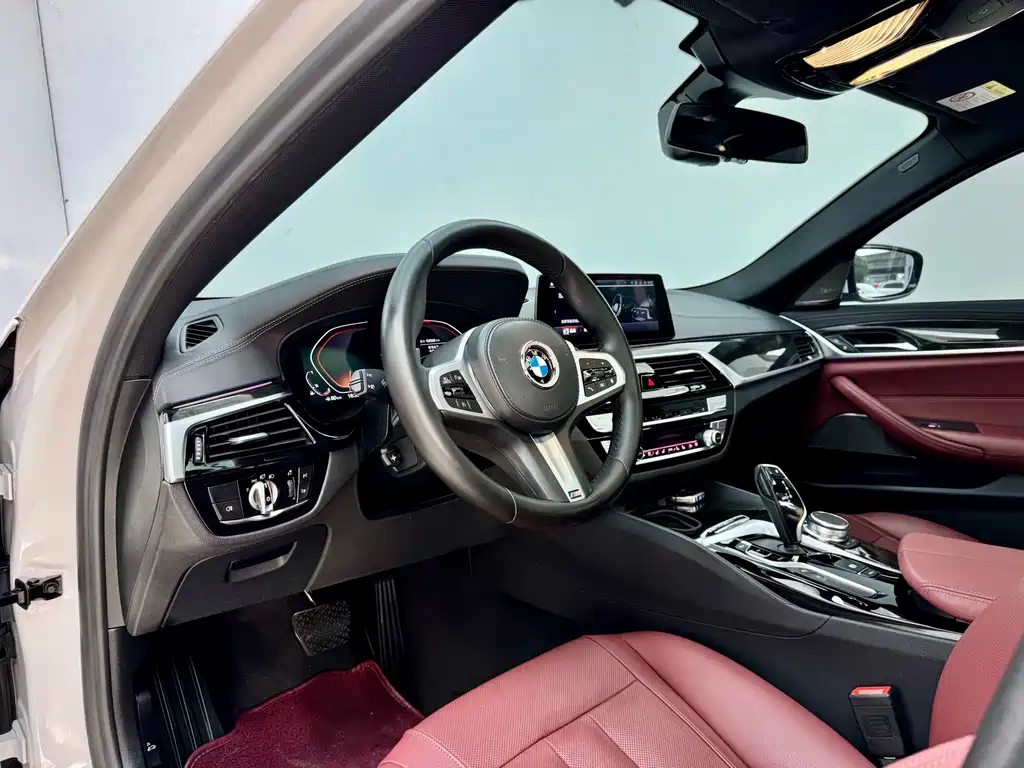 BMW 5 Series — миниатюра 7