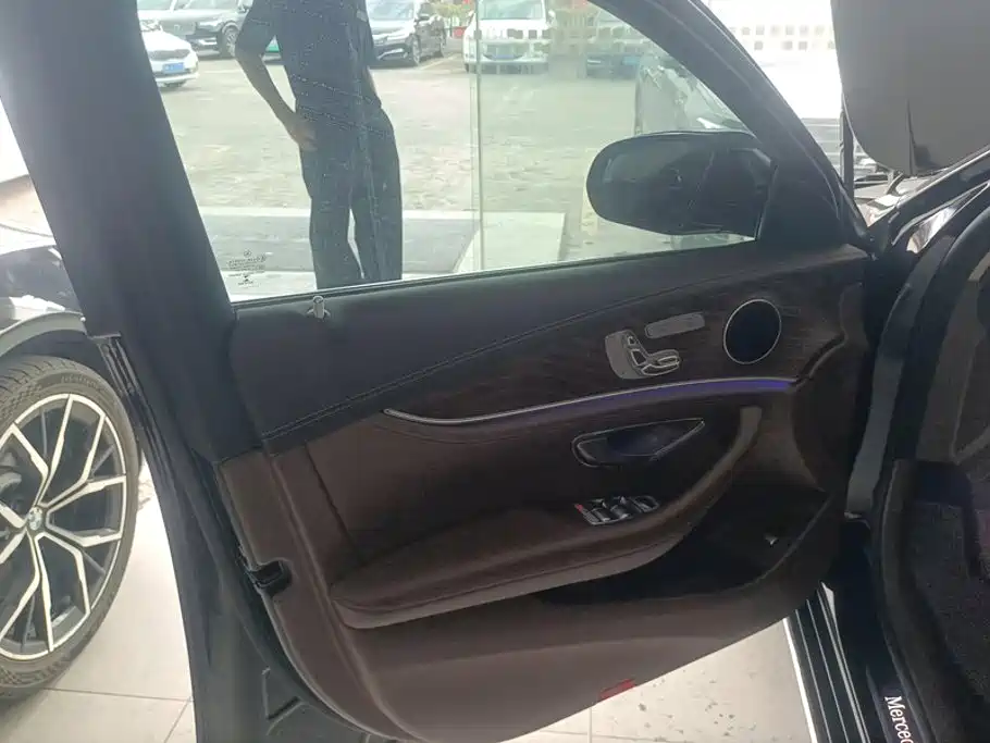 Mercedes-Benz E-Class — миниатюра 7