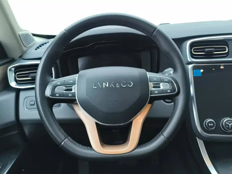 Lynk & Co 01 — миниатюра 15