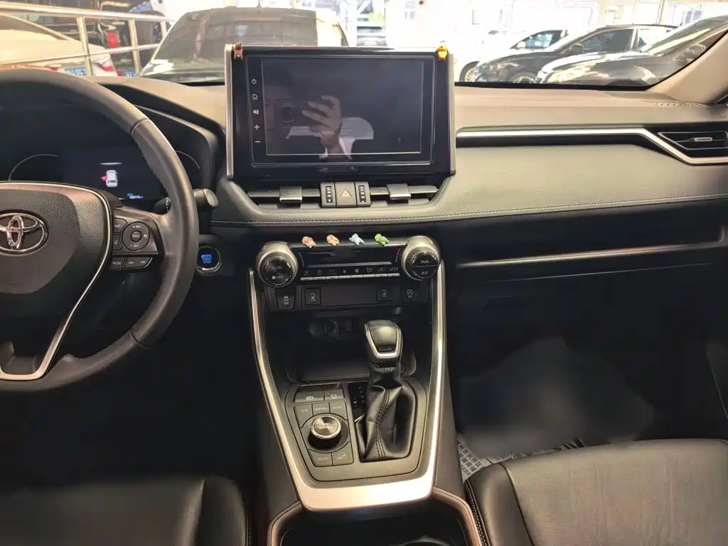 Toyota RAV4 — миниатюра 16