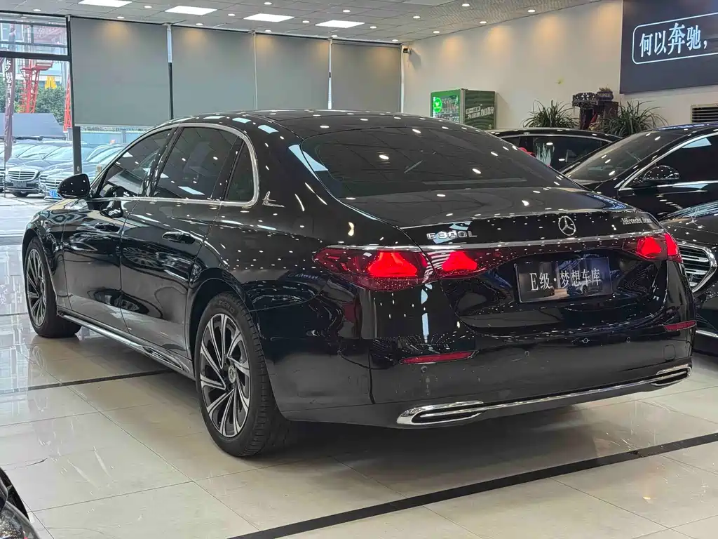 Mercedes-Benz E-Class — миниатюра 16