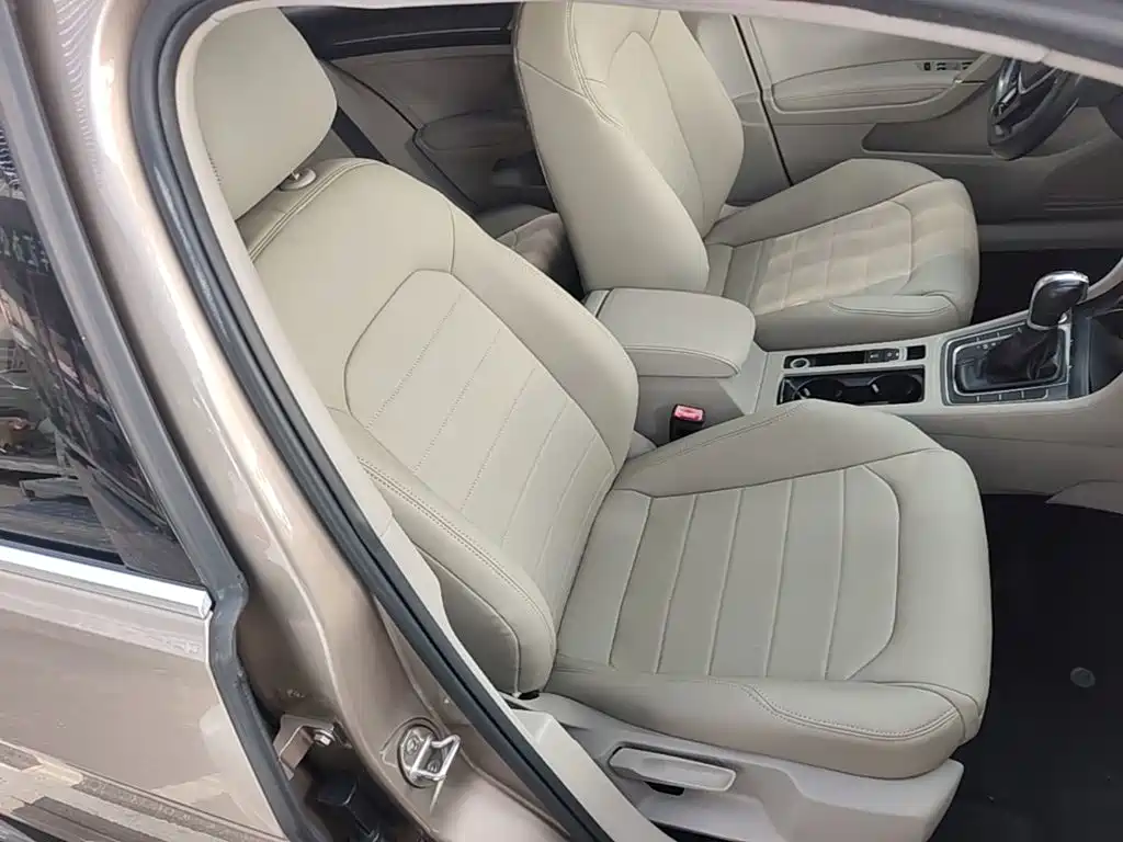 Volkswagen Golf — миниатюра 25