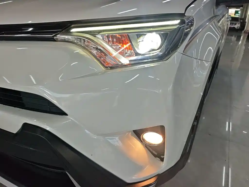 Toyota RAV4 — миниатюра 24