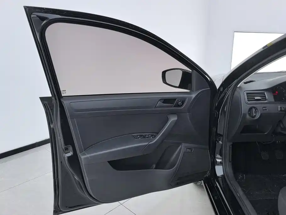 Volkswagen Santana — миниатюра 7