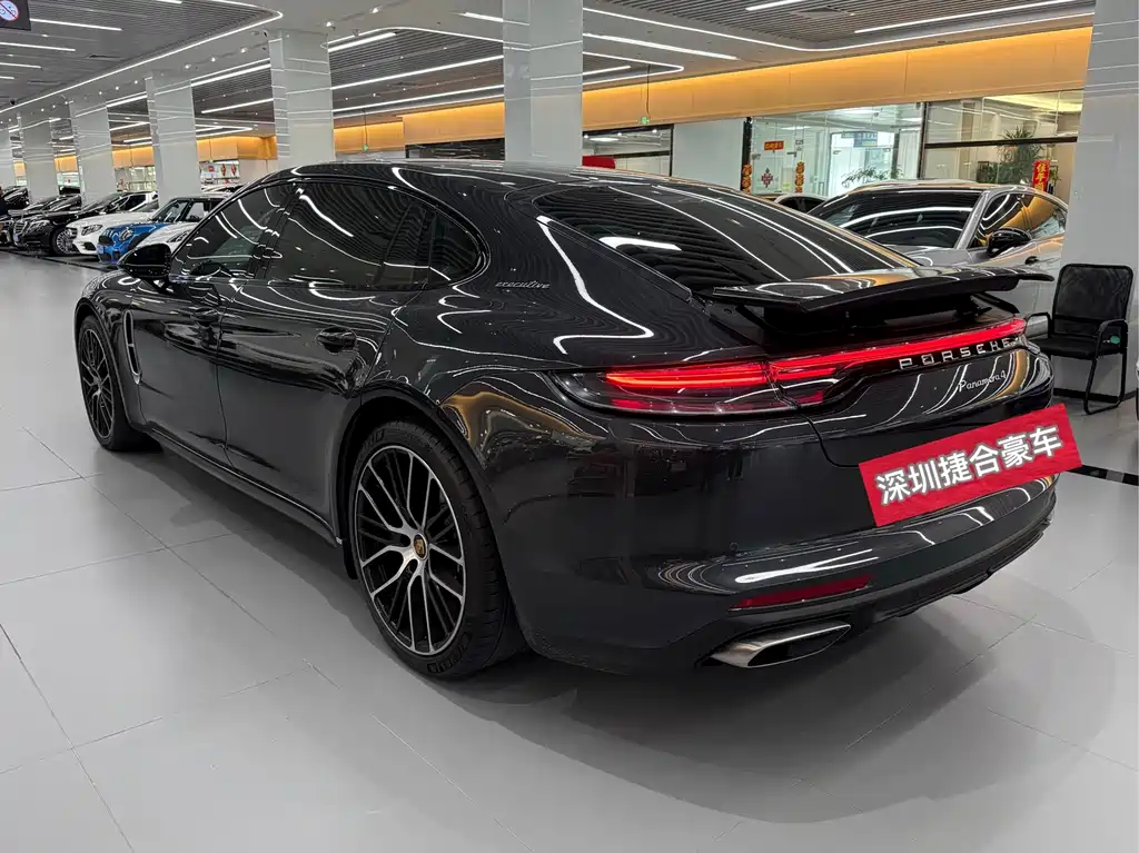 PORSCHE PANAMERA