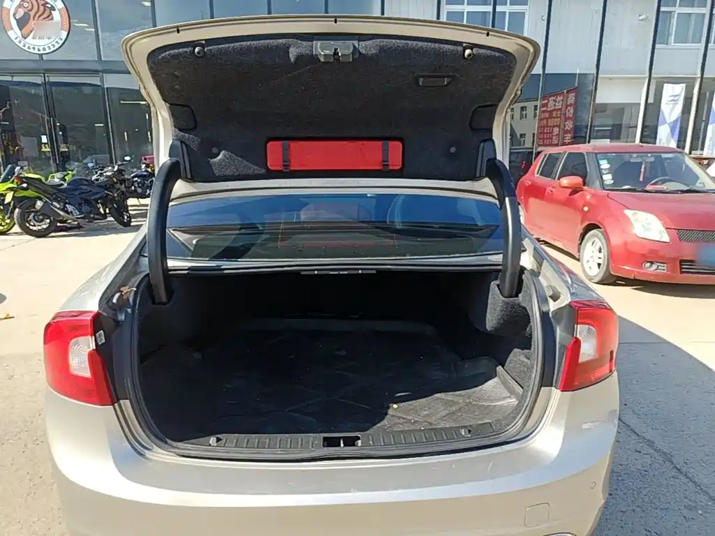 Volvo S60 — миниатюра 19