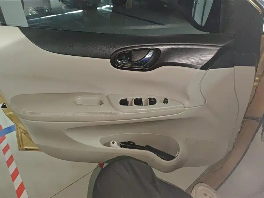 Nissan Tiida 2011 1.6L CVT Comfort