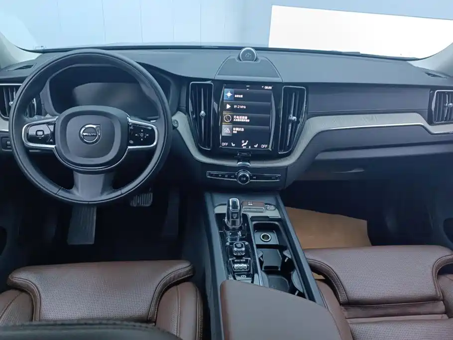 Volvo XC60 PHEV — миниатюра 12