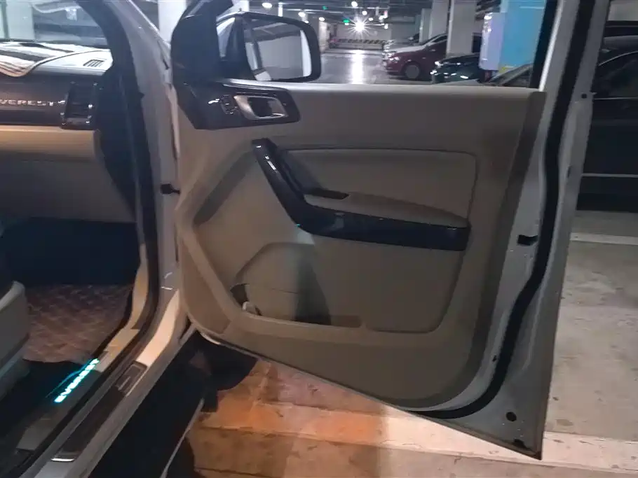 Ford Everest 2017 2.0T AT Flagship 7 мест