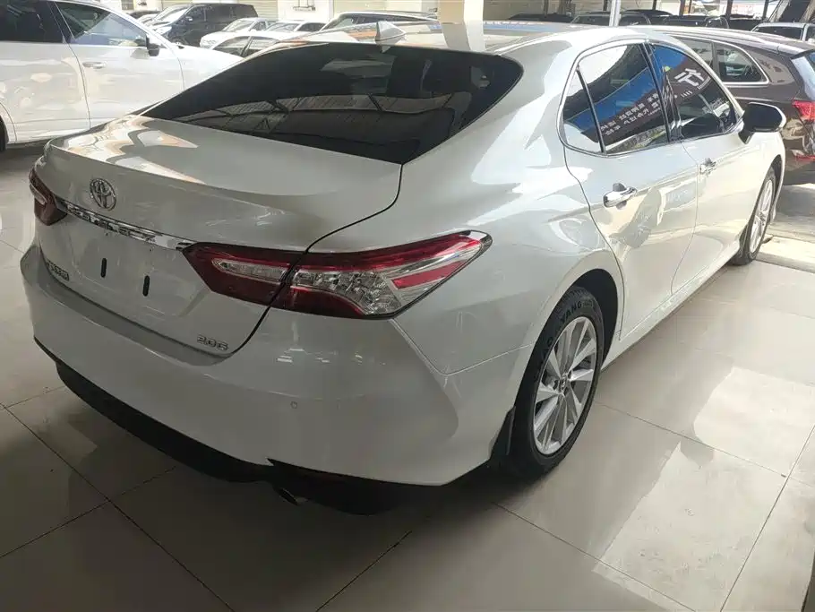 Toyota Camry 2021 2.0G Luxury