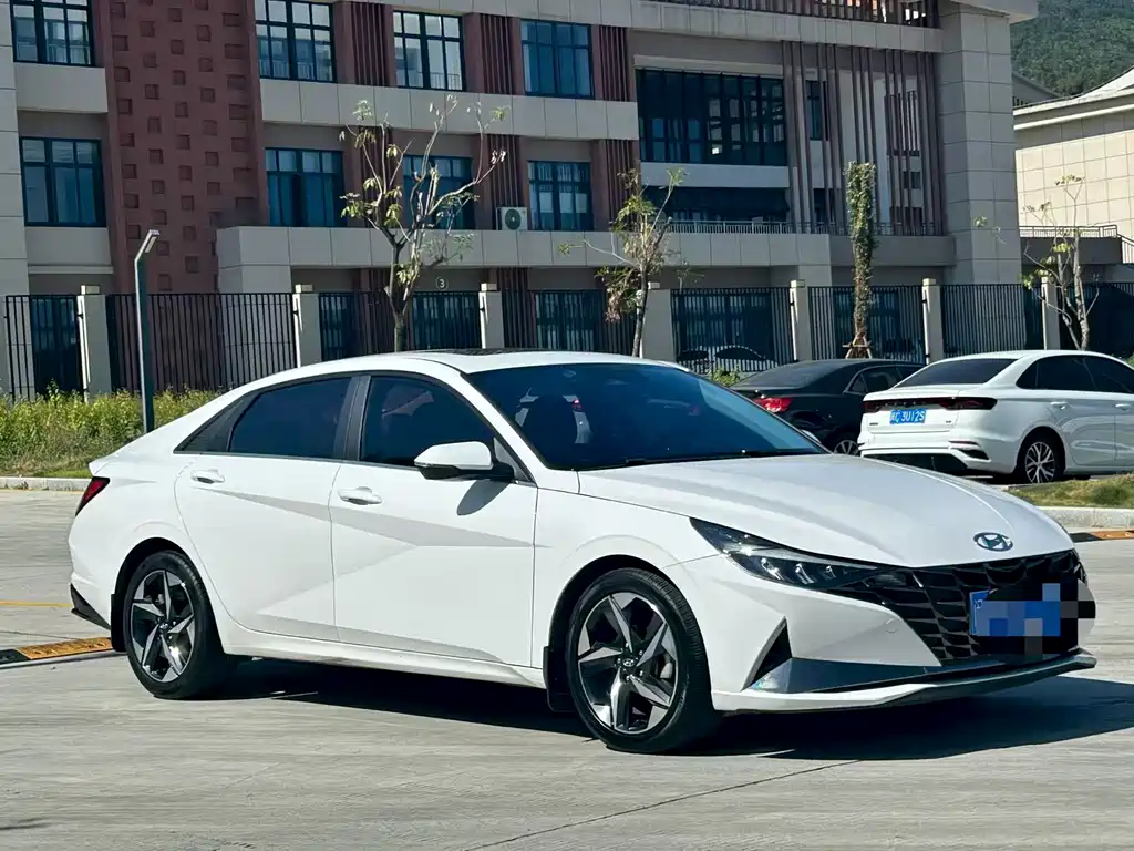 Hyundai Elantra — миниатюра 3