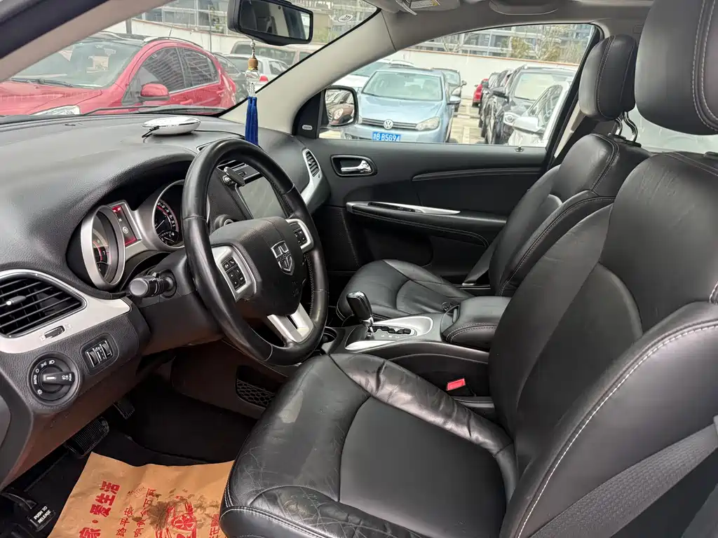 Dodge Journey 2.4L 2WD Premium Fashion Edition, фото 4