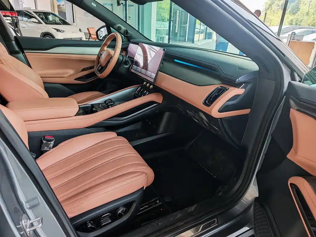 BYD L EV — миниатюра 7