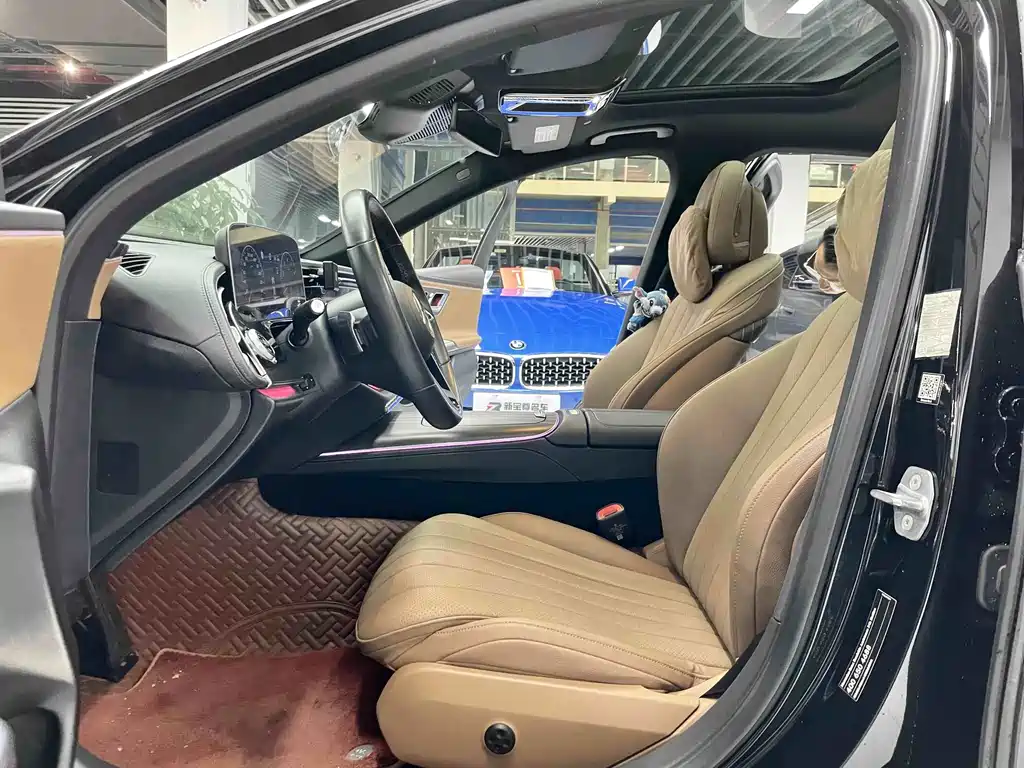 Mercedes-Benz E-Class — миниатюра 8