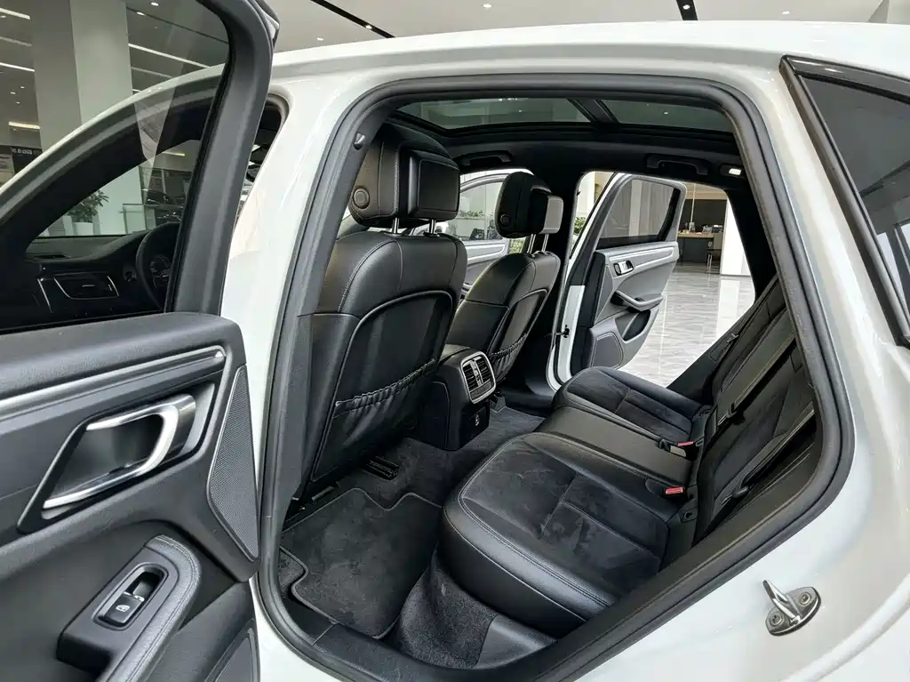 Porsche Macan — миниатюра 10