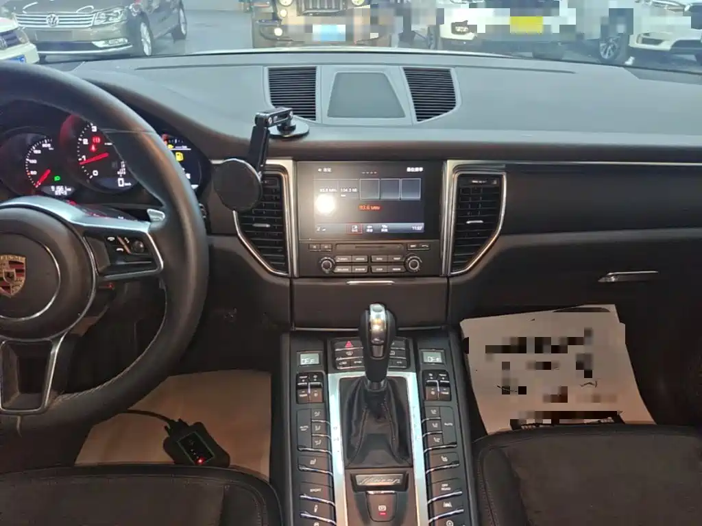 Porsche Macan — миниатюра 13