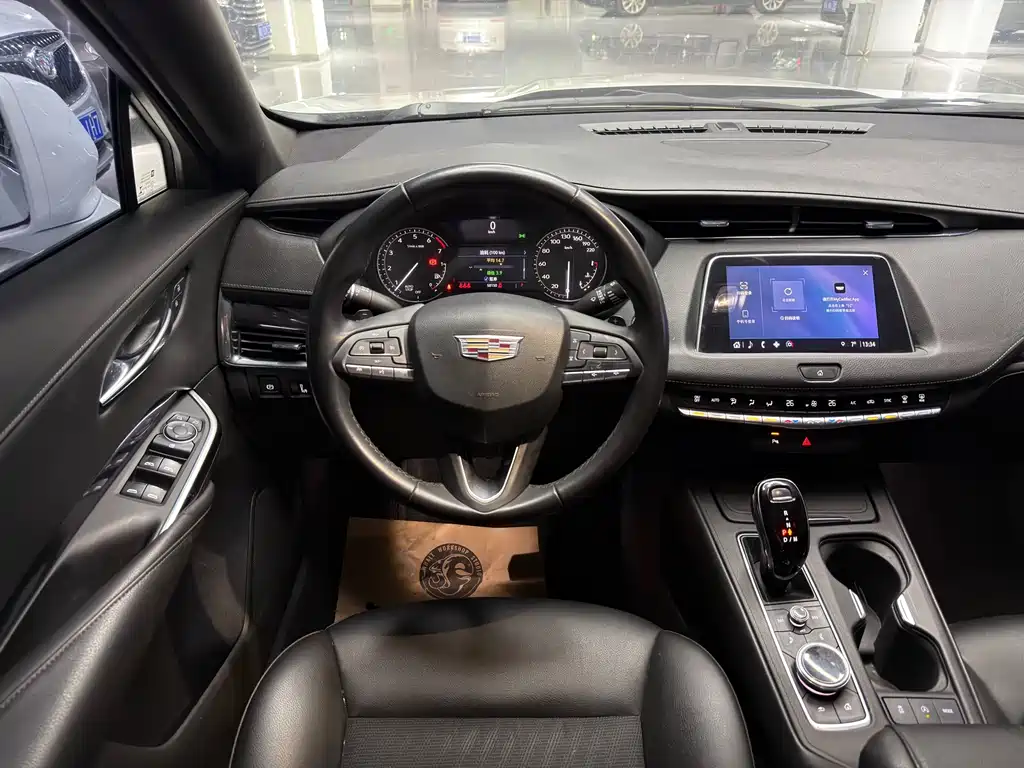 CADILLAC XT4