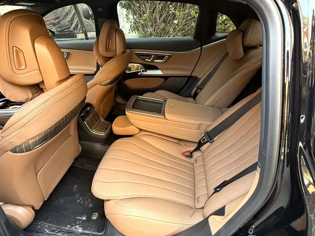 Mercedes-Benz E-Class — миниатюра 6