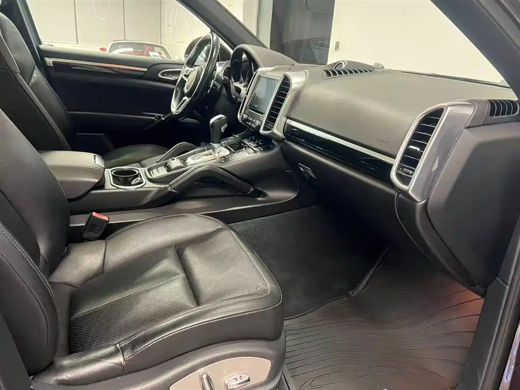 Porsche Cayenne — миниатюра 10