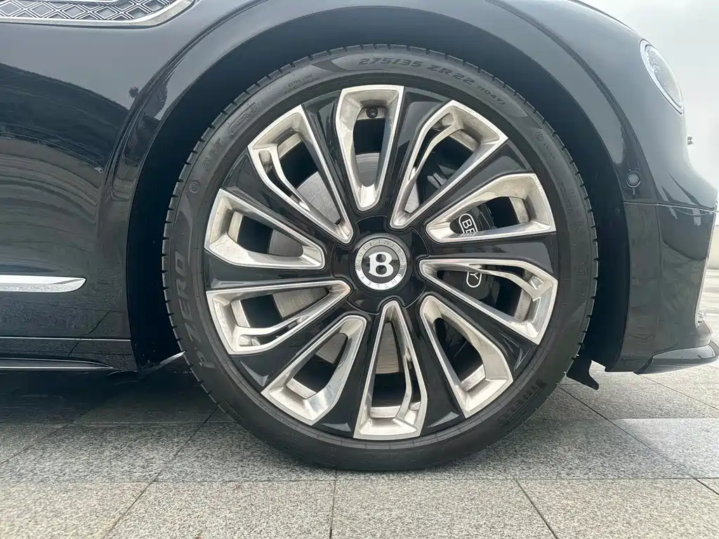Bentley Flying Spur PHEV — миниатюра 16