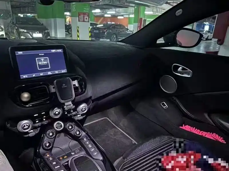 Aston Martin V8 Vantage — миниатюра 4